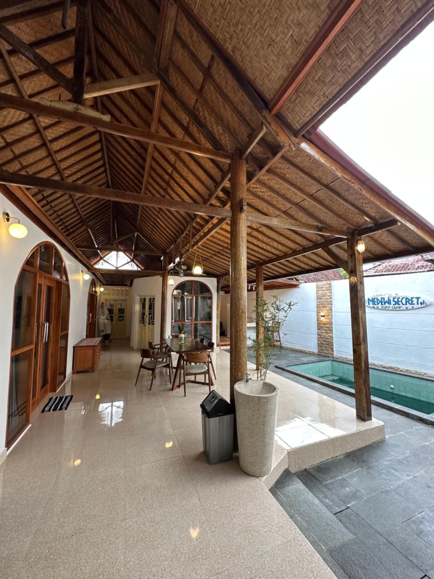 Medewi Secret Surfcamp Pulukan Exterior foto