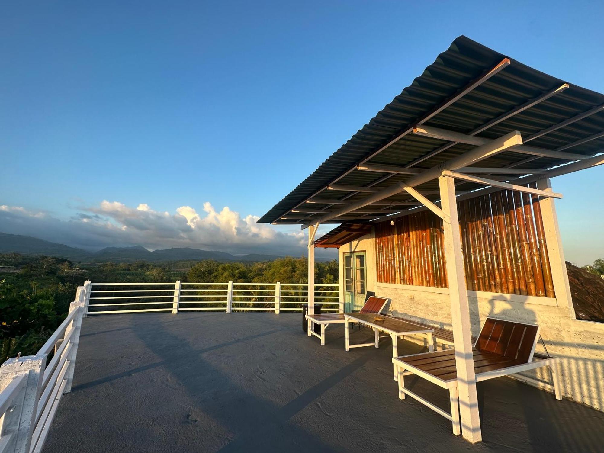 Medewi Secret Surfcamp Pulukan Exterior foto